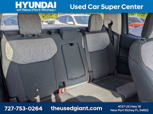 Used 2022 Ford Maverick XLT image 11