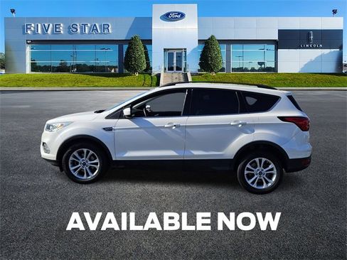 Used 2019 Ford Escape SEL image 4