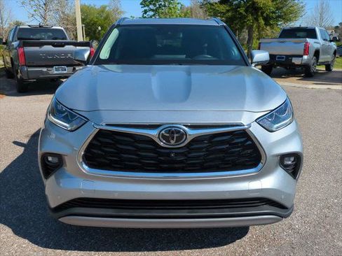 Certified 2025 Toyota Highlander Platinum image 9