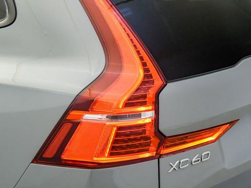 Certified 2025 Volvo XC60 B5 Plus AWD/4WD image 12