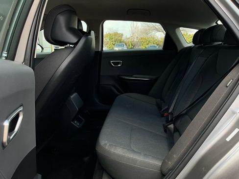 Used 2025 Kia K4 LXS image 11