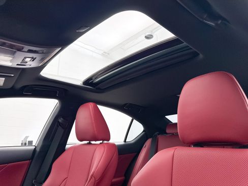 Used 2021 Lexus IS 350 F Sport RWD image 3