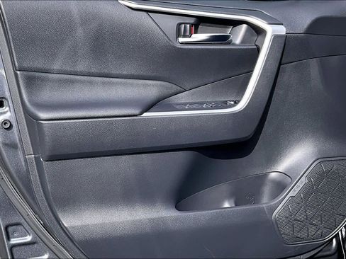 Used 2022 Toyota RAV4 SE w/ SE Grade Weather Package image 20