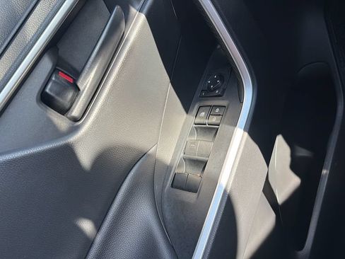 Used 2021 Toyota RAV4 LE FWD image 21