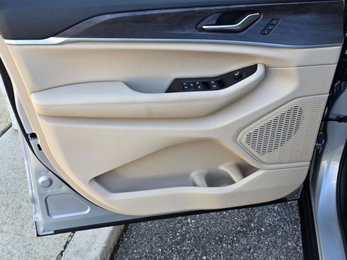 New 2025 Jeep Grand Cherokee L Limited w/ Trailer Tow Package image 39