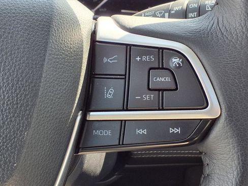 Used 2025 Toyota Sienna XLE image 16