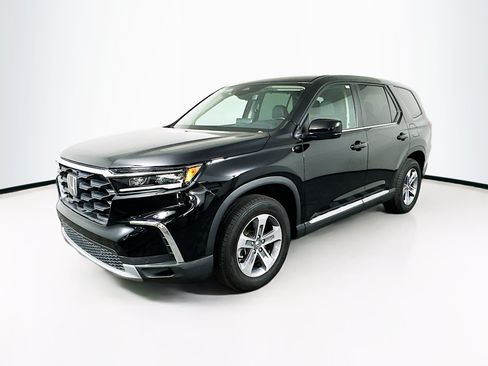 Used 2025 Honda Pilot EX-L image 3