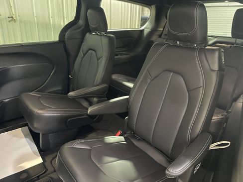 New 2026 Chrysler Pacifica Select image 7