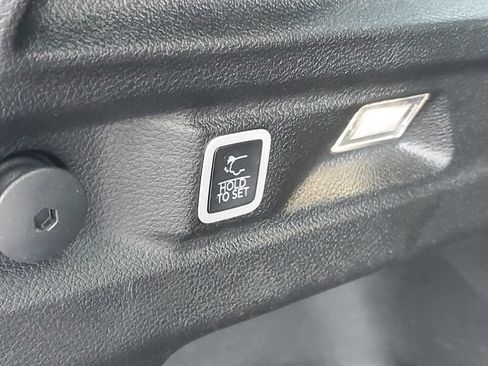 Used 2023 Jeep Grand Cherokee L Laredo AWD/4WD image 9