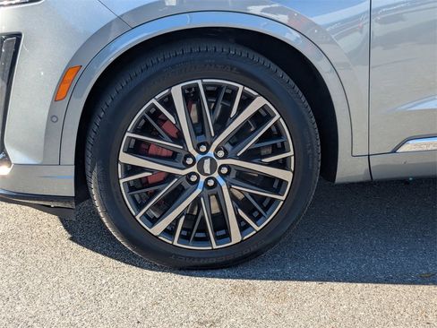 Used 2023 Cadillac XT6 Sport w/ Technology Package image 10