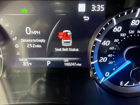 Used 2023 Toyota Highlander XLE FWD image 13