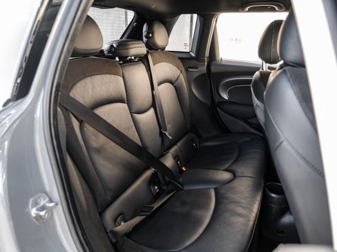 Used 2022 MINI Cooper 4-Door Hardtop w/ Signature Upholstery Package image 34