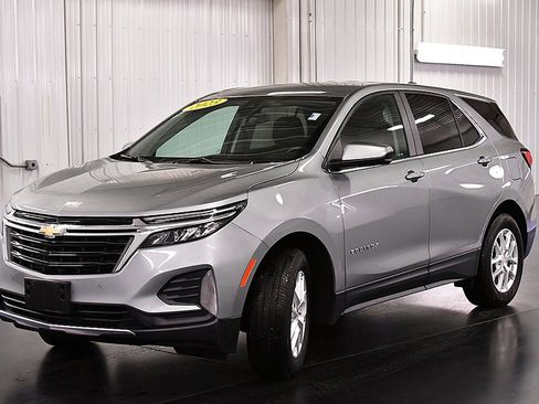 Used 2023 Chevrolet Equinox LT image 3