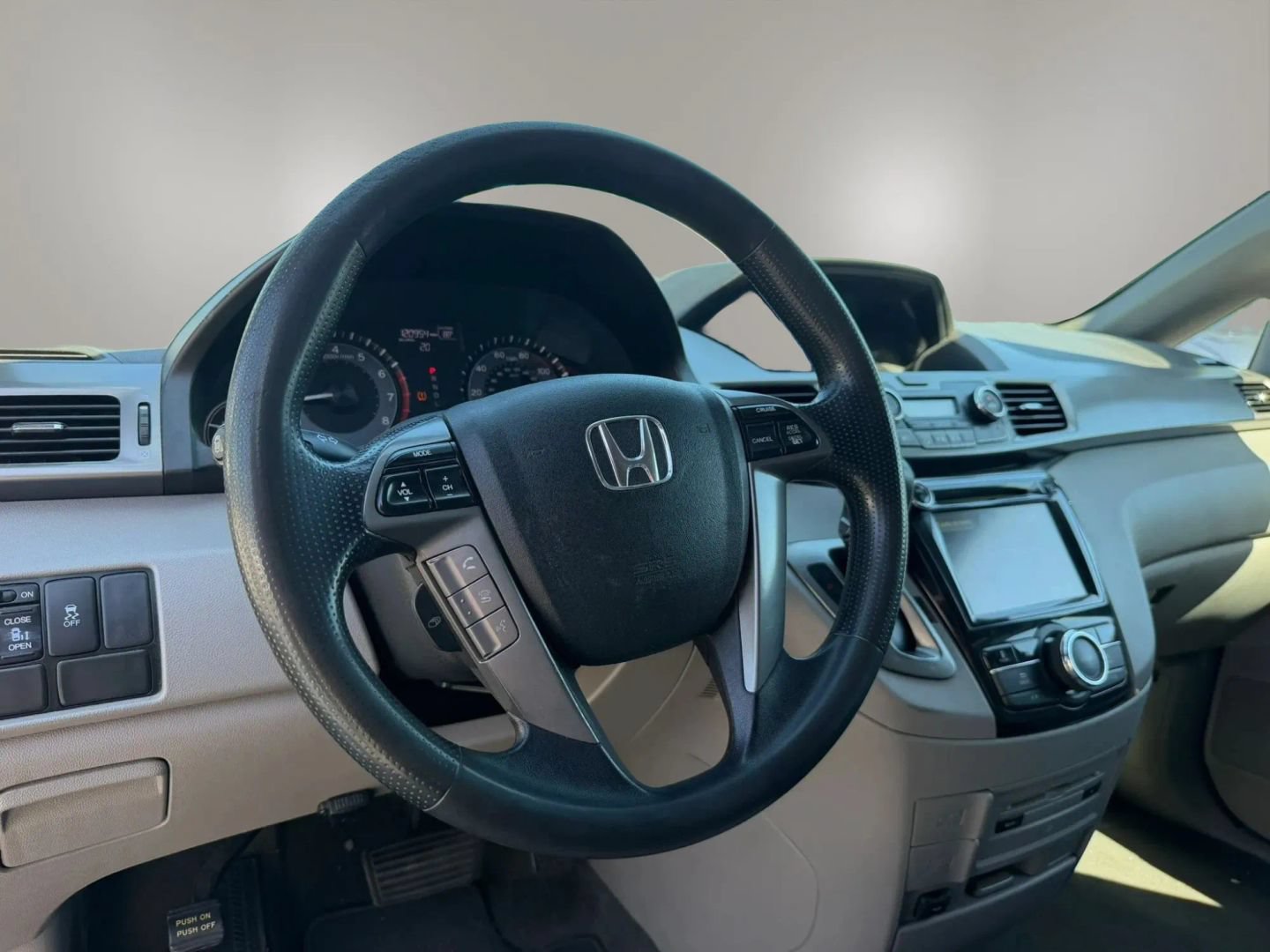 Used 2016 Honda Odyssey SE image 11