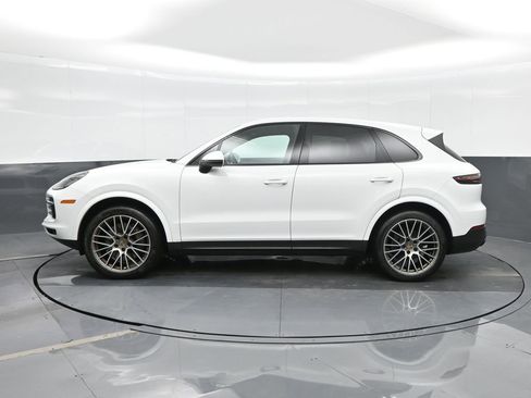 Certified 2023 Porsche Cayenne Platinum Edition image 2