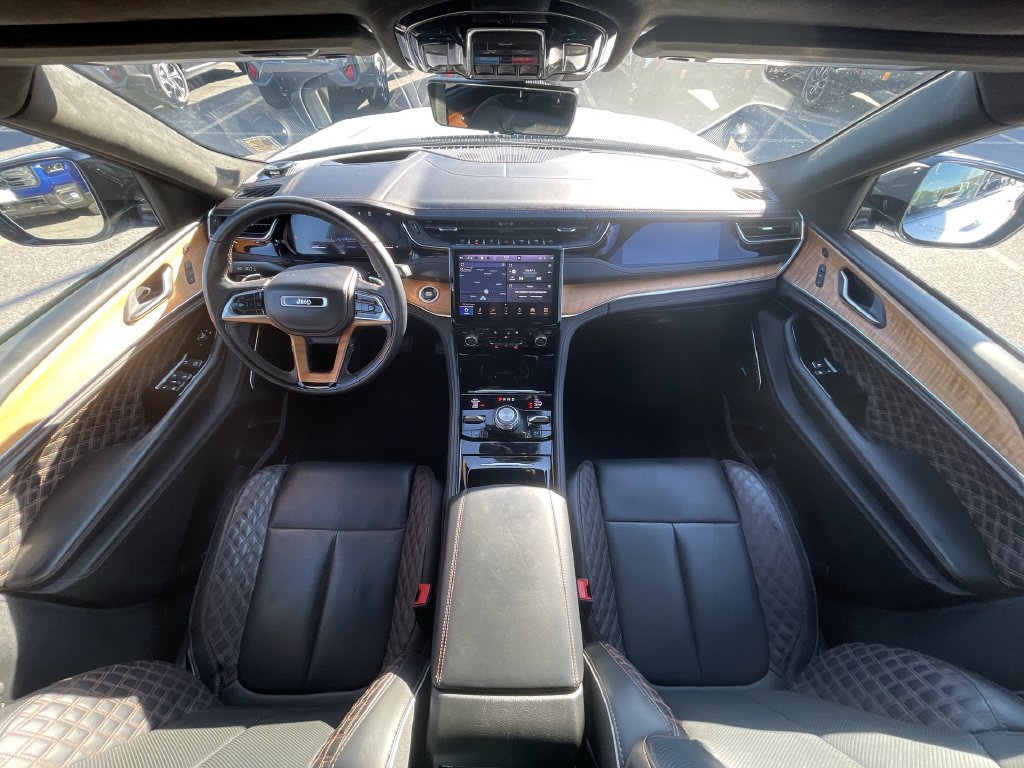 Used 2023 Jeep Grand Cherokee Summit AWD/4WD image 30