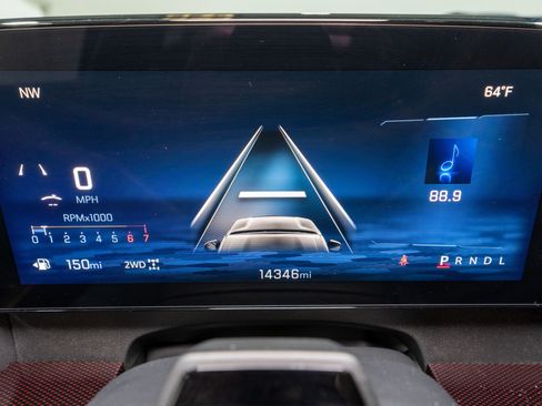 Used 2024 Chevrolet Traverse RS image 27