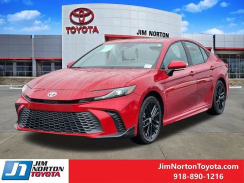 Used 2025 Toyota Camry SE w/ Multimedia Upgrade Package AWD/4WD image 3