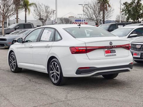 Used 2025 Volkswagen Jetta Sport image 6