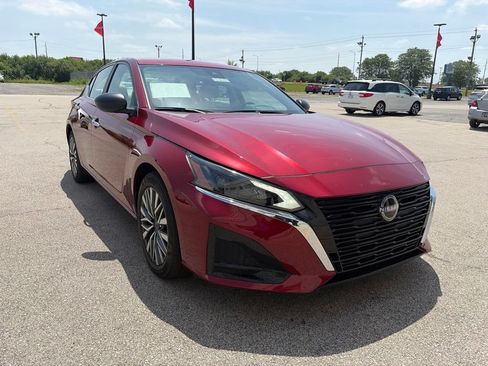 Used 2025 Nissan Altima 2.5 SV FWD image 8
