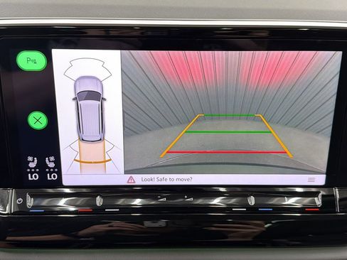 Used 2025 Volkswagen Atlas Peak Edition SE AWD/4WD image 19