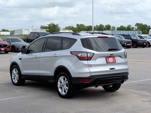 Used 2018 Ford Escape SE w/ SE Sport Appearance Package image 6