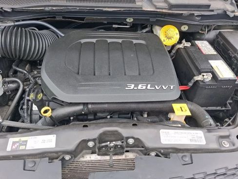 Used 2018 Dodge Grand Caravan SE w/ UConnect Hands-Free Group FWD image 9
