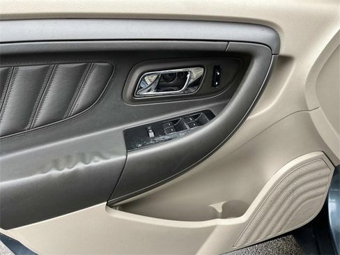Used 2010 Ford Taurus SEL image 24