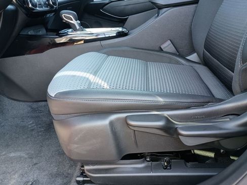 Used 2025 Chevrolet Trax LT w/ LT Convenience Package image 18