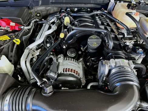 Used 2022 Jeep Wrangler Unlimited Sport AWD/4WD image 9