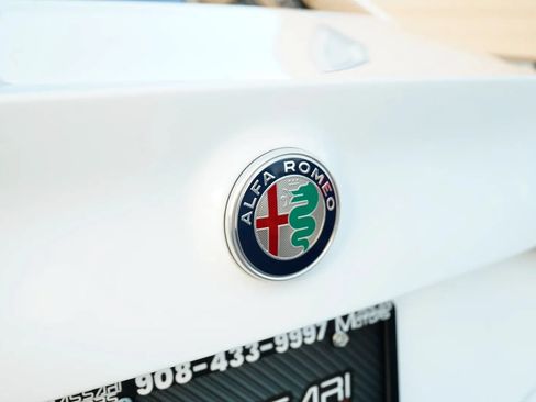 Used 2017 Alfa Romeo Giulia AWD image 13