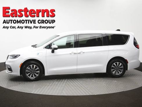 Used 2023 Chrysler Pacifica Touring-L FWD image 62