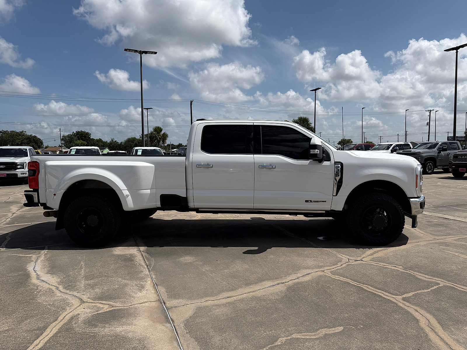 Used 2023 Ford F350 Lariat w/ Lariat Ultimate Package AWD/4WD image 8