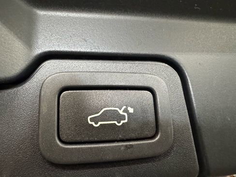 Used 2018 Land Rover Range Rover Evoque Landmark Edition image 21