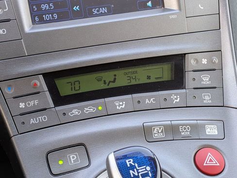 Used 2015 Toyota Prius Four image 19