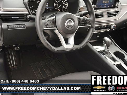 Used 2025 Nissan Altima 2.5 SV FWD image 21