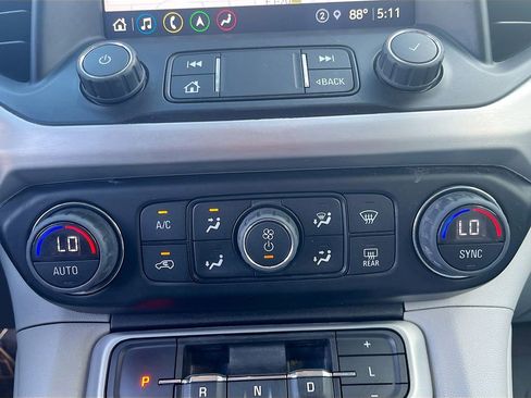 Used 2023 GMC Acadia SLT w/ Technology Package AWD/4WD image 16