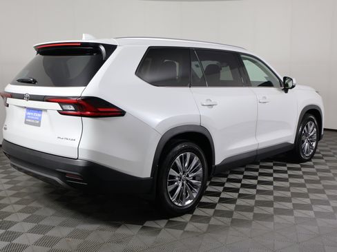 Used 2025 Toyota Grand Highlander Platinum image 6
