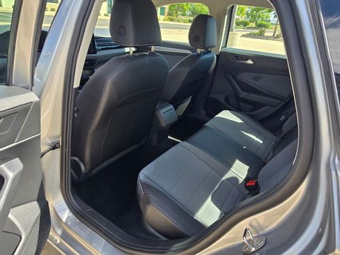 Used 2025 Volkswagen Jetta SE FWD image 16