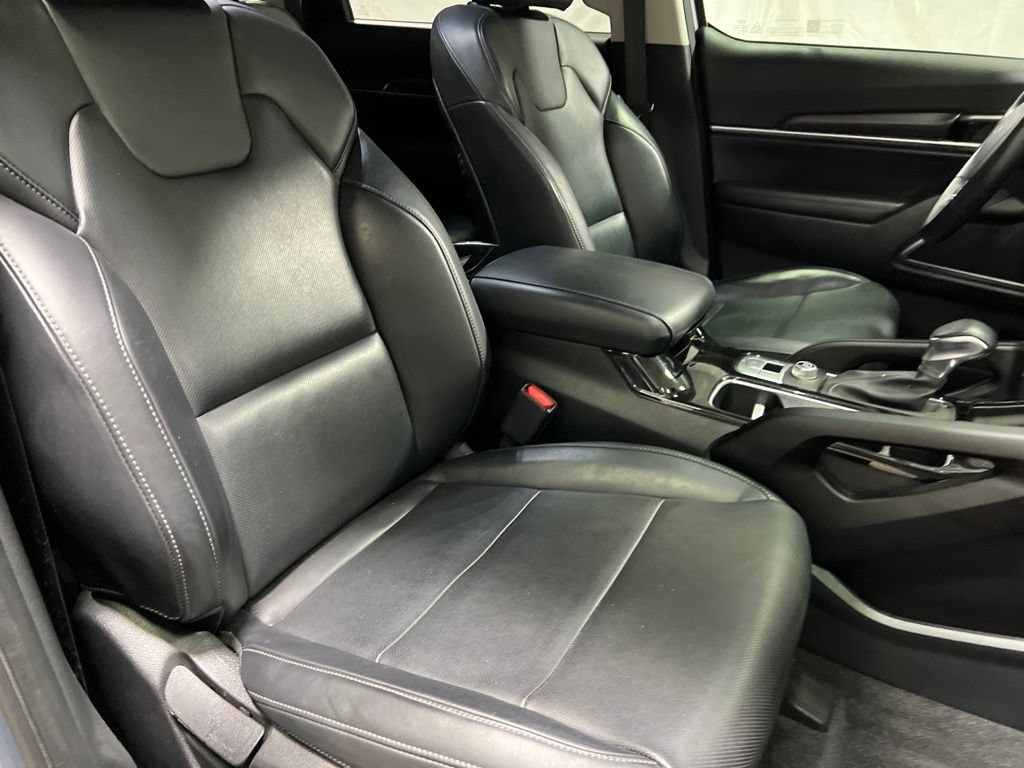 Used 2025 Kia Telluride S FWD image 9