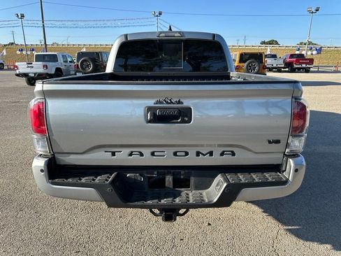Used 2022 Toyota Tacoma TRD Off-Road w/ Technology Package AWD/4WD image 7