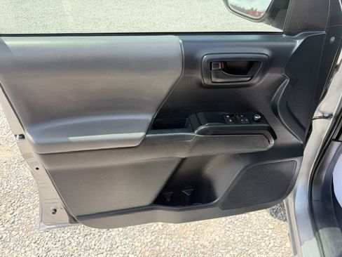 Used 2017 Toyota Tacoma SR RWD image 10