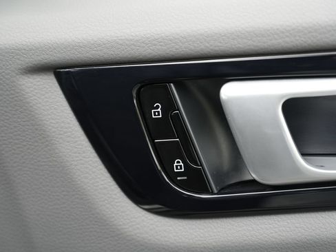 Used 2021 Porsche Cayenne AWD/4WD image 34