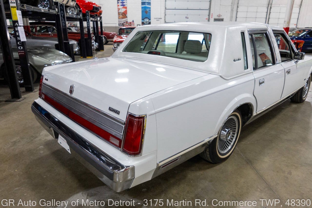 Used 1989 Lincoln Town Car Signature RWD image 15