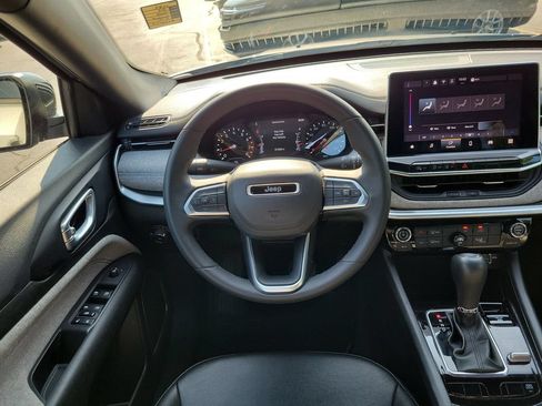 Used 2024 Jeep Compass Latitude AWD/4WD image 13
