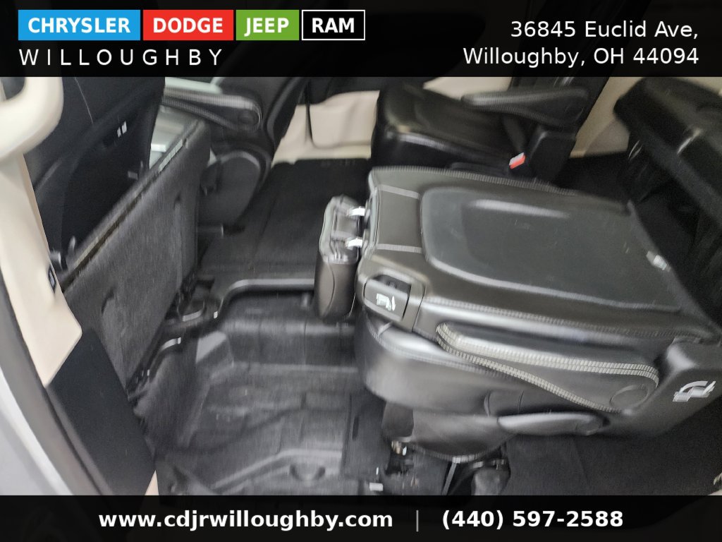 Used 2024 Chrysler Pacifica Touring-L FWD image 28