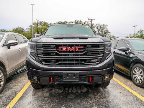 Used 2024 GMC Sierra 1500 AT4 w/ Technology Package AWD/4WD image 4
