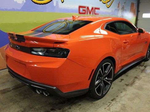 Used 2018 Chevrolet Camaro LT w/ Hot Wheels Edition RWD image 5