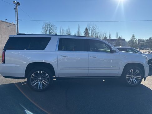 Used 2019 GMC Yukon XL Denali w/ Denali Ultimate Package image 8