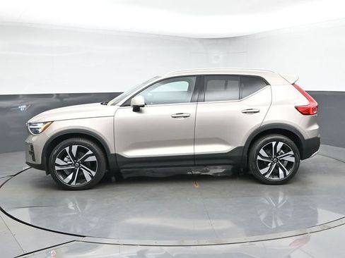 Used 2024 Volvo XC40 B5 Plus w/ Climate Package AWD/4WD image 6